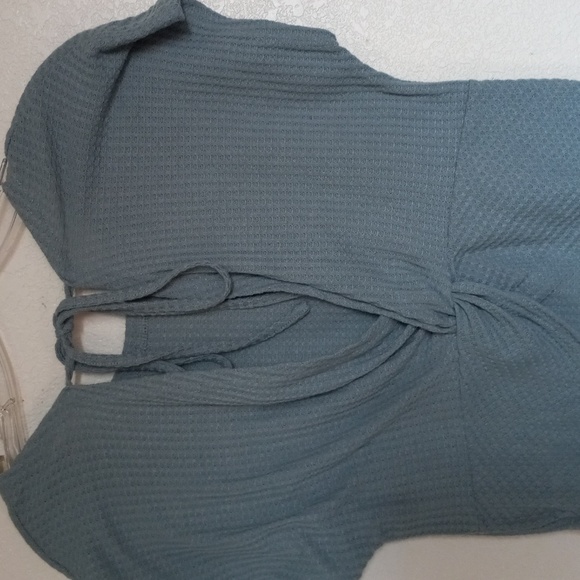 Shein blue summer top M aqua open back with accent knot poly/spandex - Picture 6 of 6